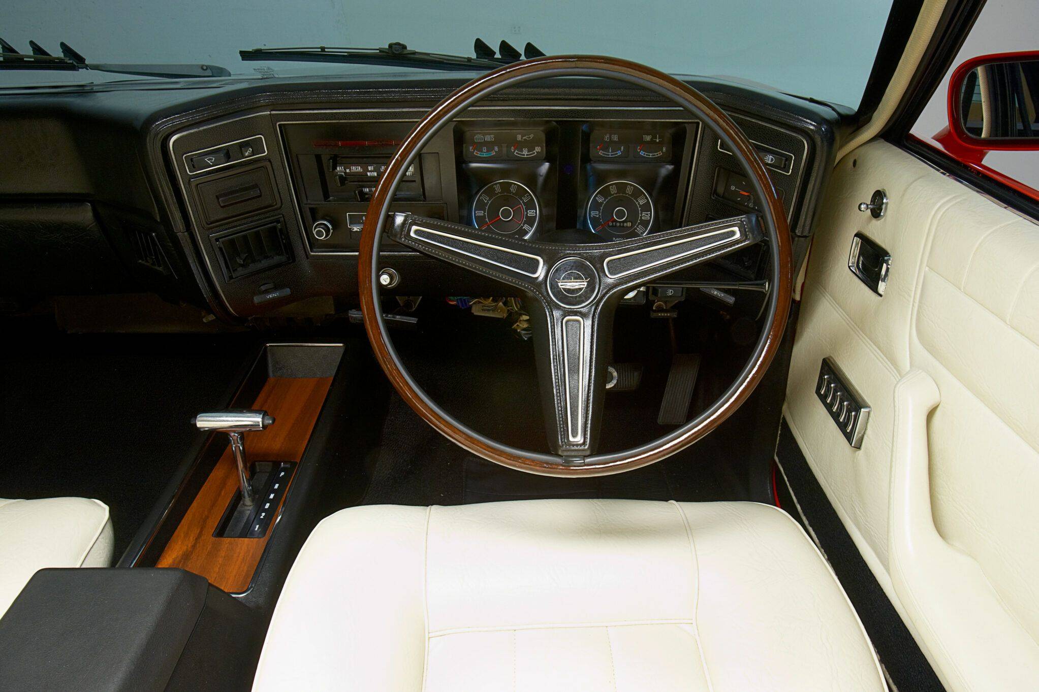 ford-falcon-xa-dash