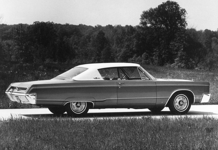 Read more about the article Chrysler 300 Hardtop