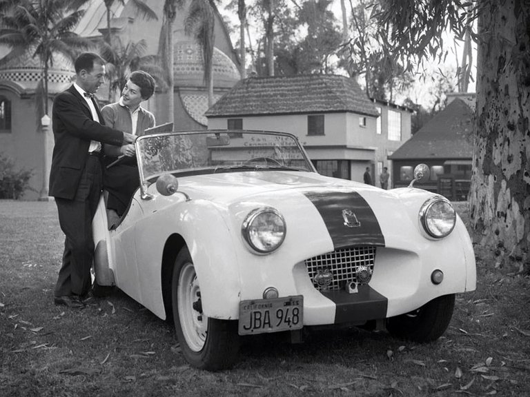 Read more about the article Triumph TR2-TR3A