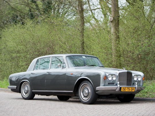 Read more about the article Bentley T Type Saloon
