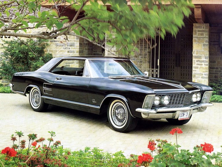 Read more about the article Buick Riviera Coupe