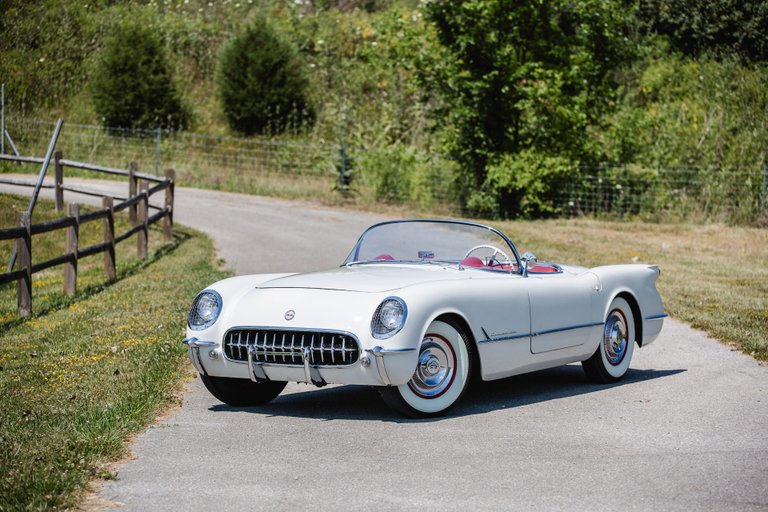 Read more about the article Chevrolet Corvette Roadster