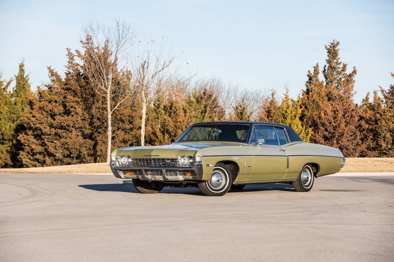 Read more about the article Chevrolet Impala 2 Door Hardtop