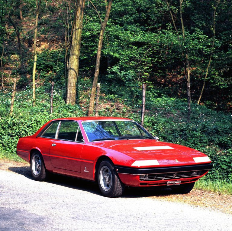 Read more about the article Ferrari 365 GT4/400i Saloon
