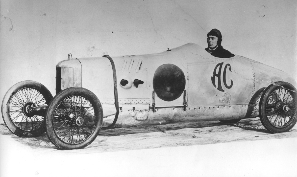 Driven by Mr Joyce at Brooklands Circuit on 1st December 1922, a car with a 4-cylinder version of the Light Six engine becomes the first 1500cc car to cover 100 miles in 1 hour, with an average speed of 101.39 mph and a fastest lap of 104.85 mph. It shattered another four records along the way: flying half mile (16.66”, 108.4 mph), 2 miles (108.4 mph), 5 miles (104.16 mph), 10 miles (103.79 mph).