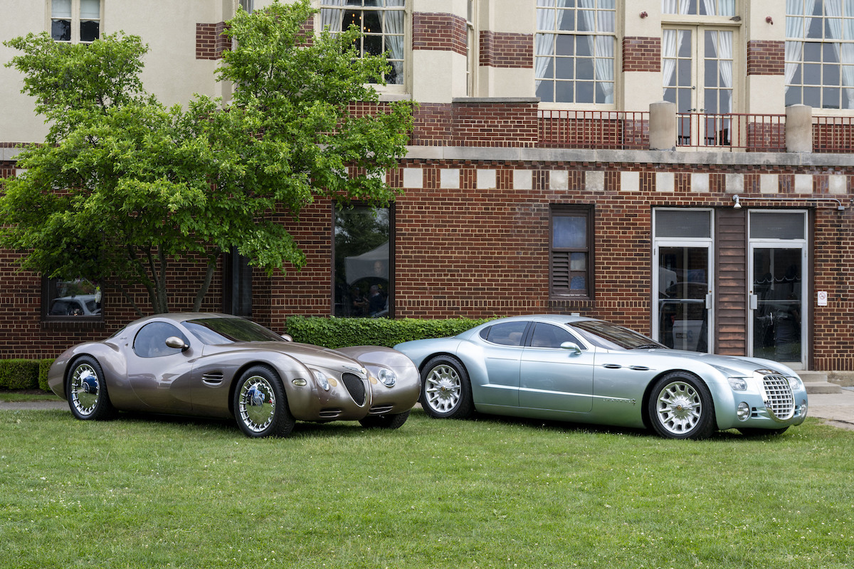 Chrysler Atlantic (left) and Chrysler Chronos concept cars.