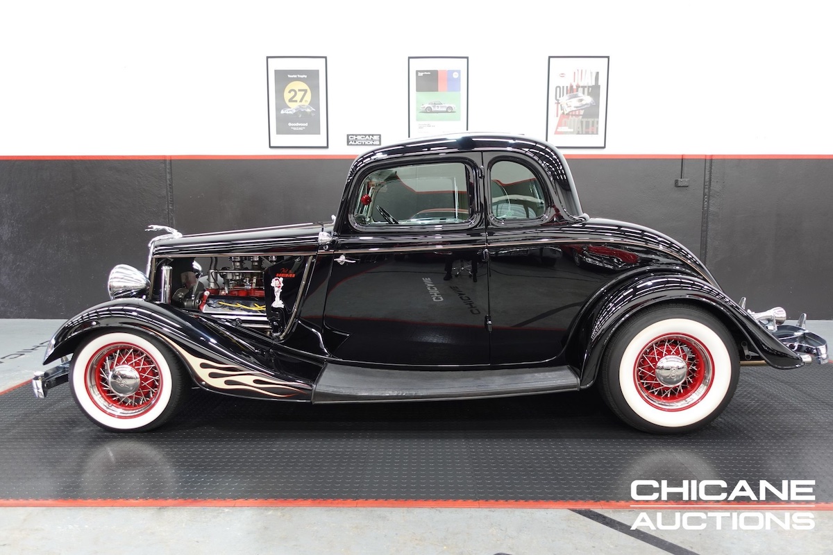 1934 FORD 5 WINDOW COUPE