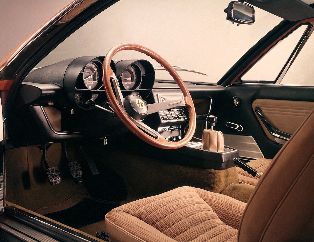 Alfa Romeo Montreal Interior