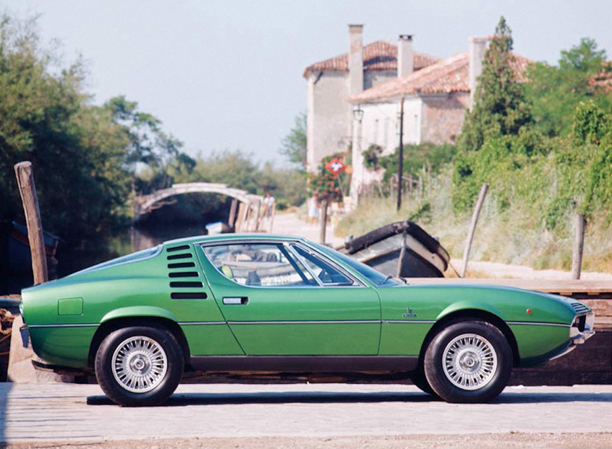Alfa Romeo Montreal