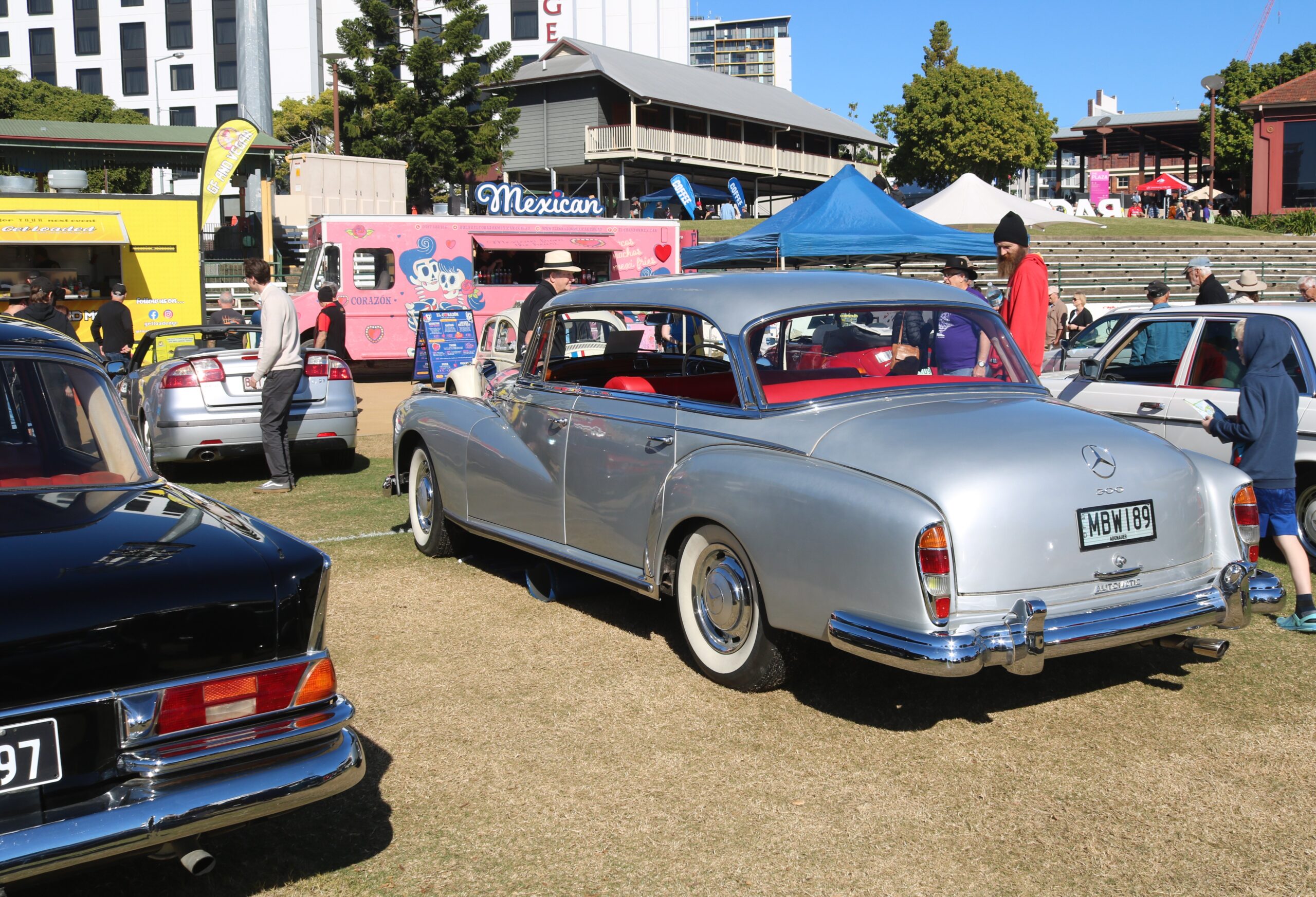 M-BENZ DISPLAY 300D LIMO