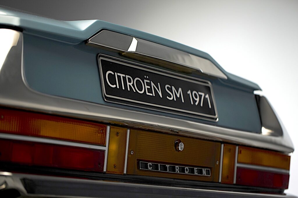 Citroen SM rear badges