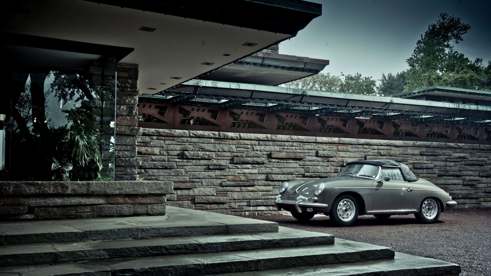 Porsche 356 parked next to the house of Maximilian E Hoffman in Rye, designed by Frank Lloyd Wright