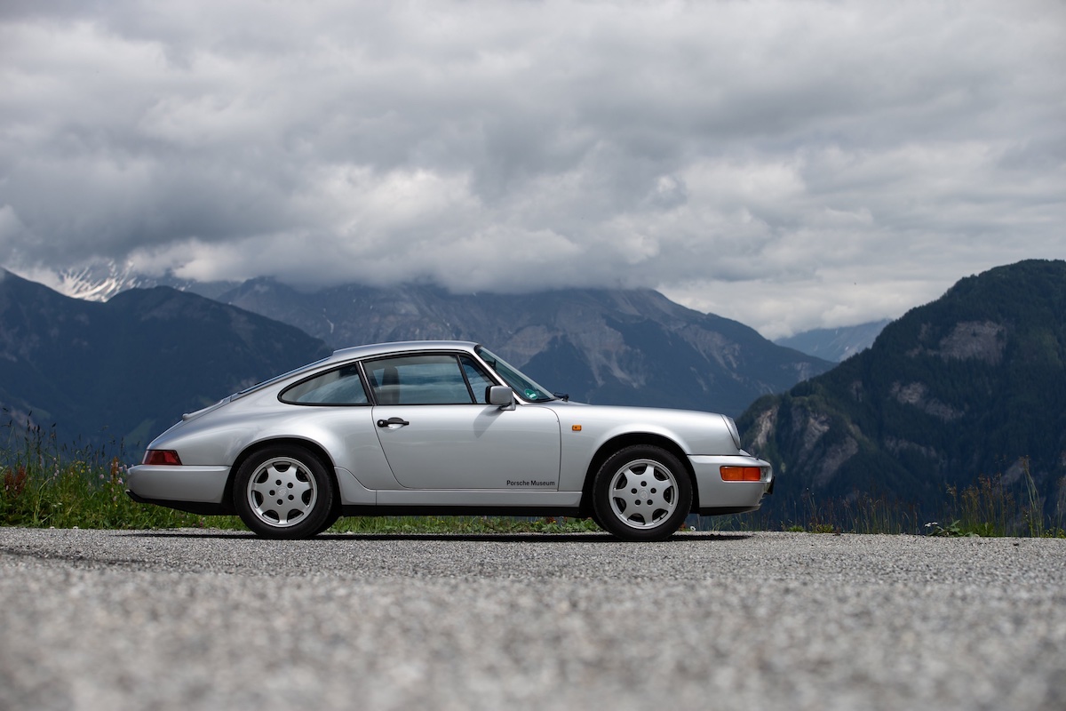 Porsche 911 964 Carrera 4 Coupe Side