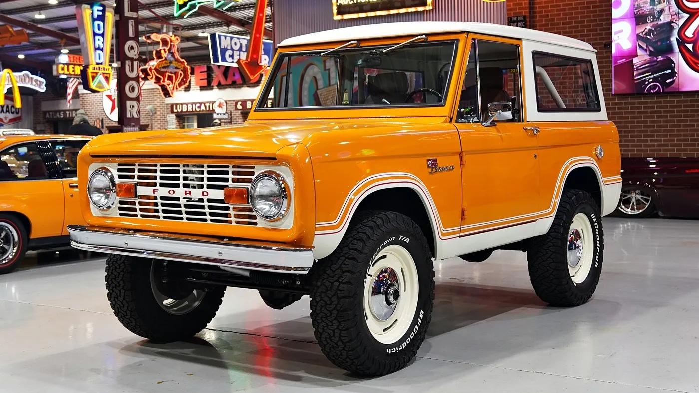 1973 Ford 302 V8 First Gen Bronco 4x4 Truck