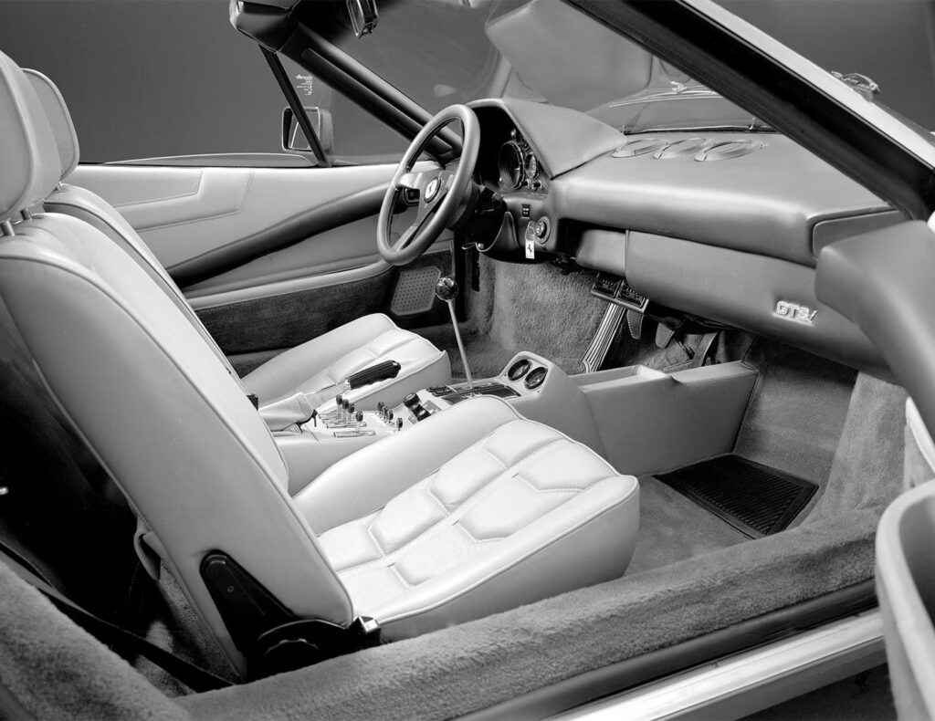 Ferrari 308 GTS Quattrovalvole interior