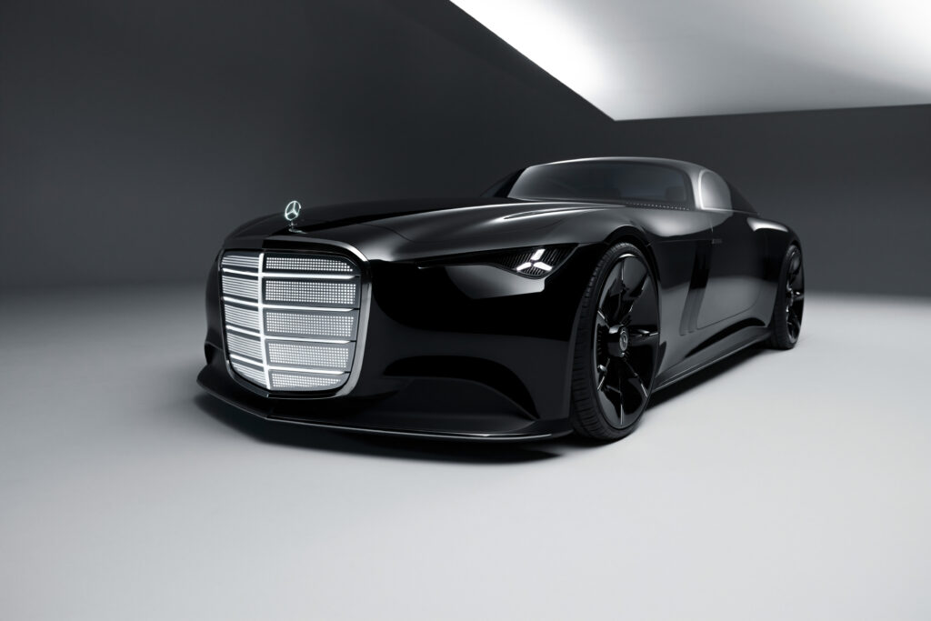 Mercedes-Benz Vision Iconic: Das skulpturale Exterieur in tiefschwarzer Hochglanzlackierung. Mercedes-Benz Vision Iconic: The sculptural exterior in deep black high-gloss finish.