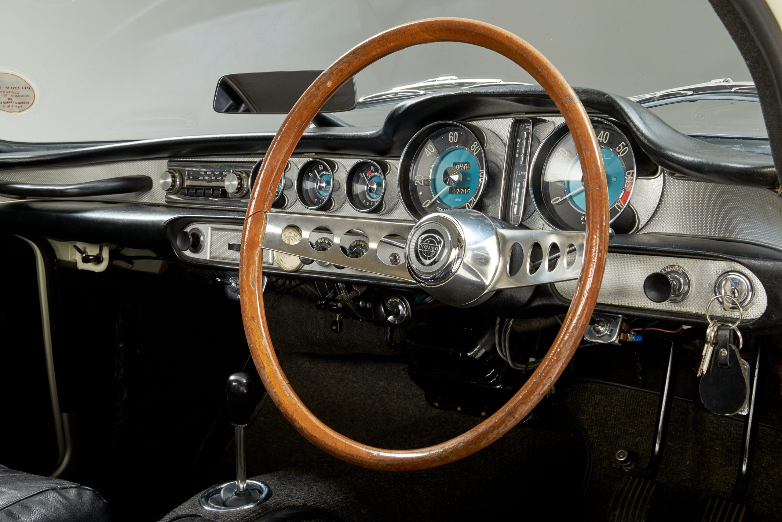 1966 Volvo P1800S interior