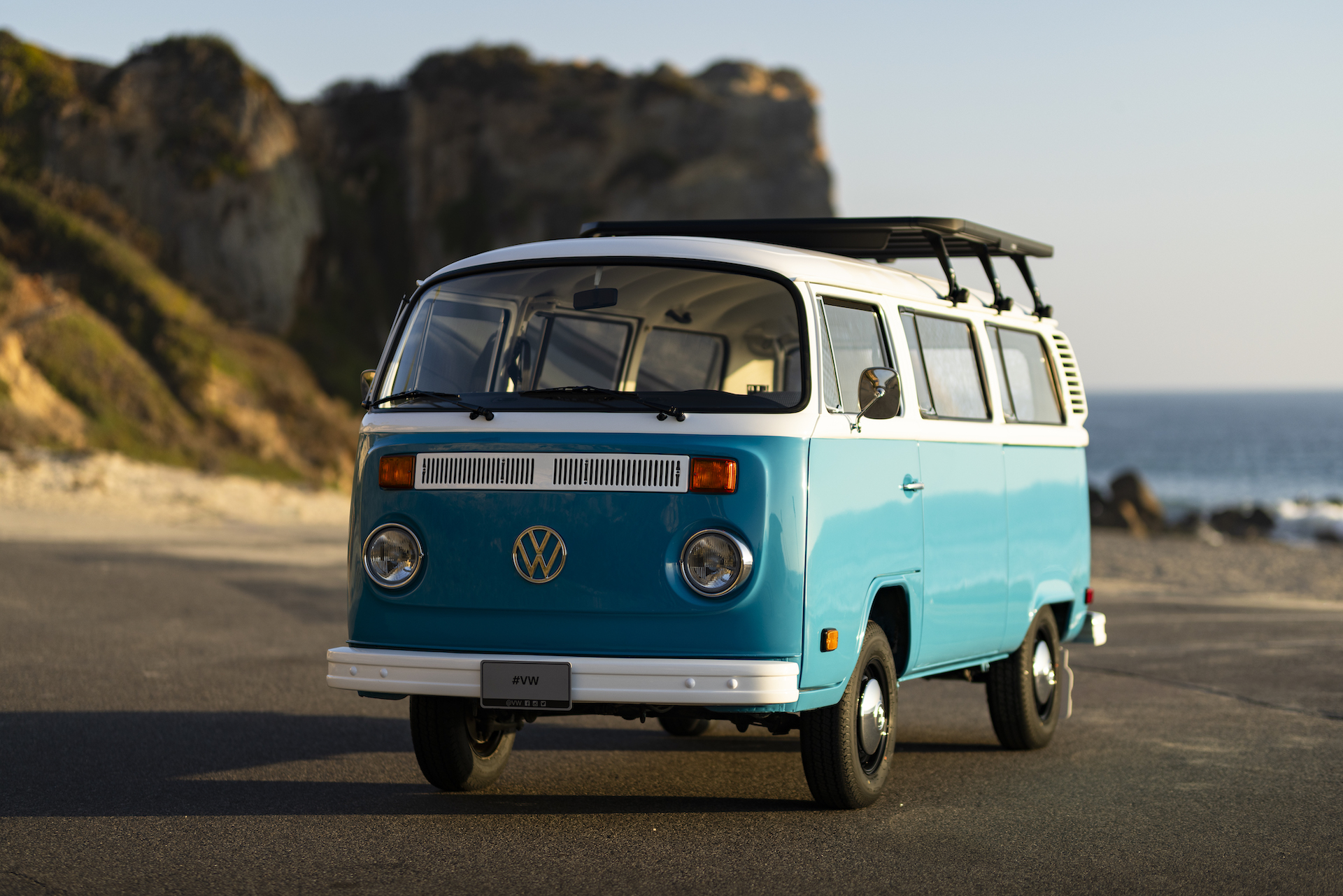 1977 Volkswagen T2 Bus Azul