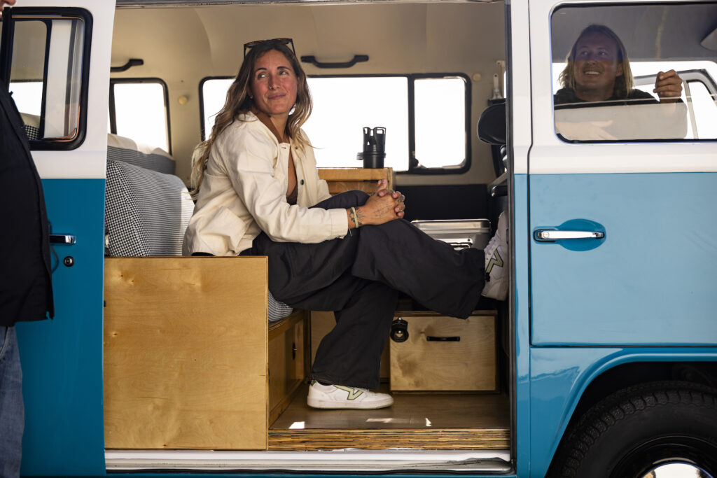 1977 Volkswagen T2 Bus Azul