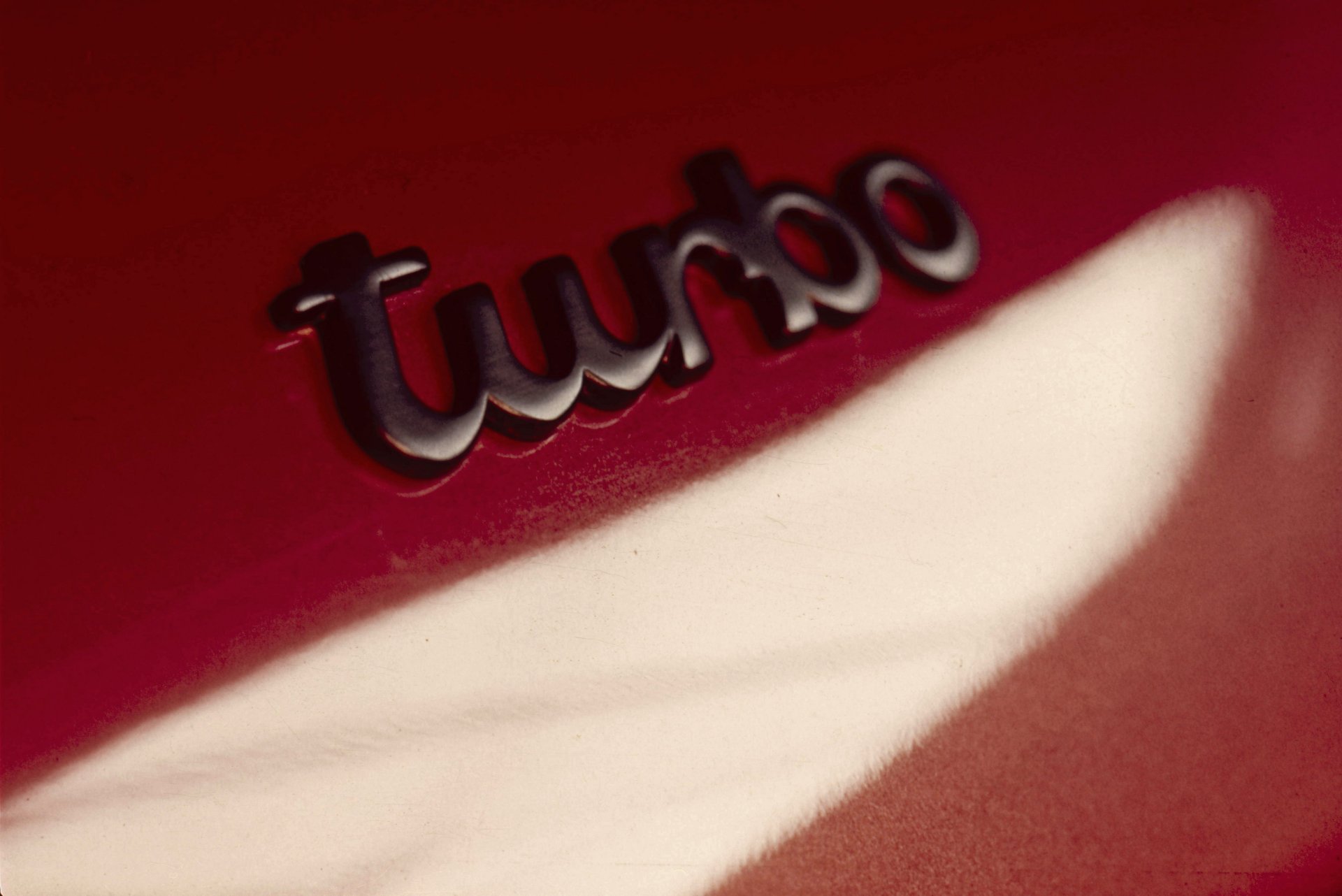 911 Turbo: Fuel consumption* combined (WLTP) 12.3 – 12.0 l/100 km, CO₂ emissions* combined (WLTP) 279 – 271 g/km, CO₂ class G , CO₂ class weighted combined G