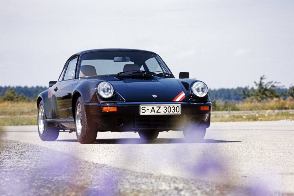 911 Turbo: Fuel consumption* combined (WLTP) 12.3 – 12.0 l/100 km, CO₂ emissions* combined (WLTP) 279 – 271 g/km, CO₂ class G , CO₂ class weighted combined G