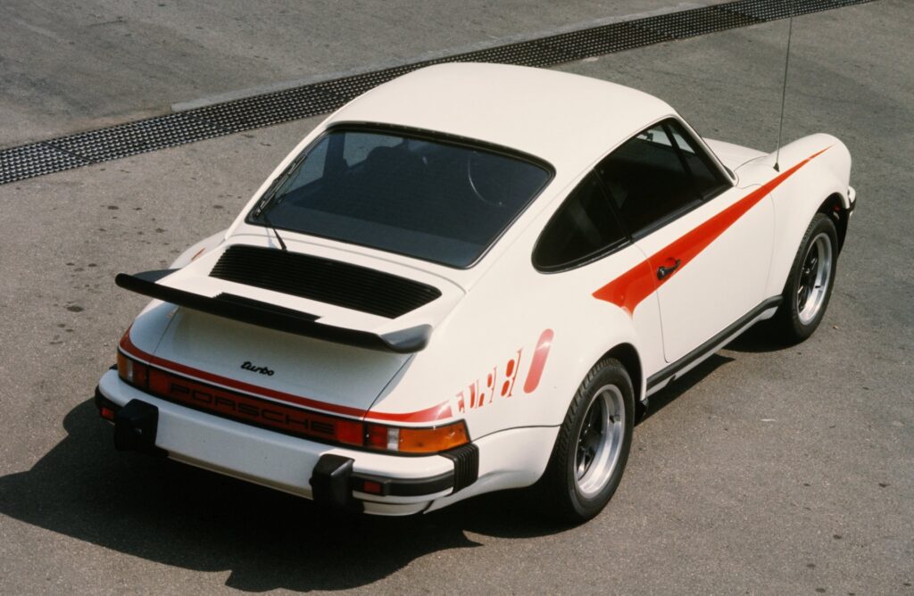 911 Turbo: Fuel consumption* combined (WLTP) 12.3 – 12.0 l/100 km, CO₂ emissions* combined (WLTP) 279 – 271 g/km, CO₂ class G , CO₂ class weighted combined G