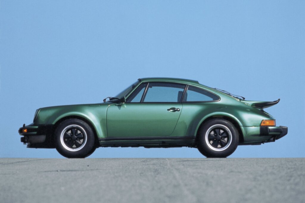 911 Turbo: Fuel consumption* combined (WLTP) 12.3 – 12.0 l/100 km, CO₂ emissions* combined (WLTP) 279 – 271 g/km, CO₂ class G , CO₂ class weighted combined G