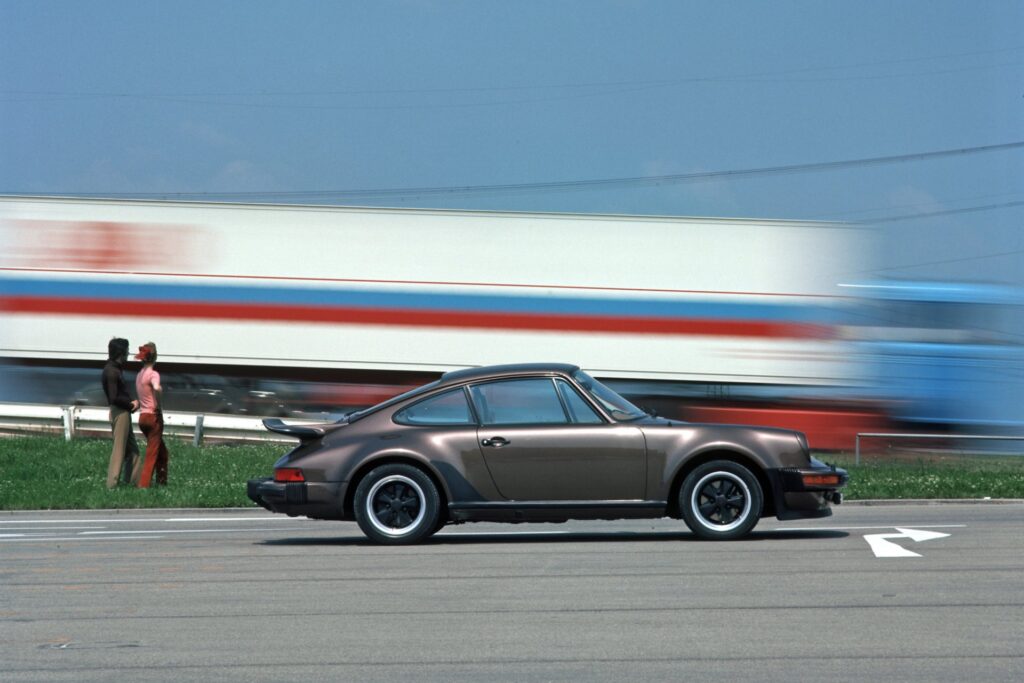 911 Turbo: Fuel consumption* combined (WLTP) 12.3 – 12.0 l/100 km, CO₂ emissions* combined (WLTP) 279 – 271 g/km, CO₂ class G , CO₂ class weighted combined G