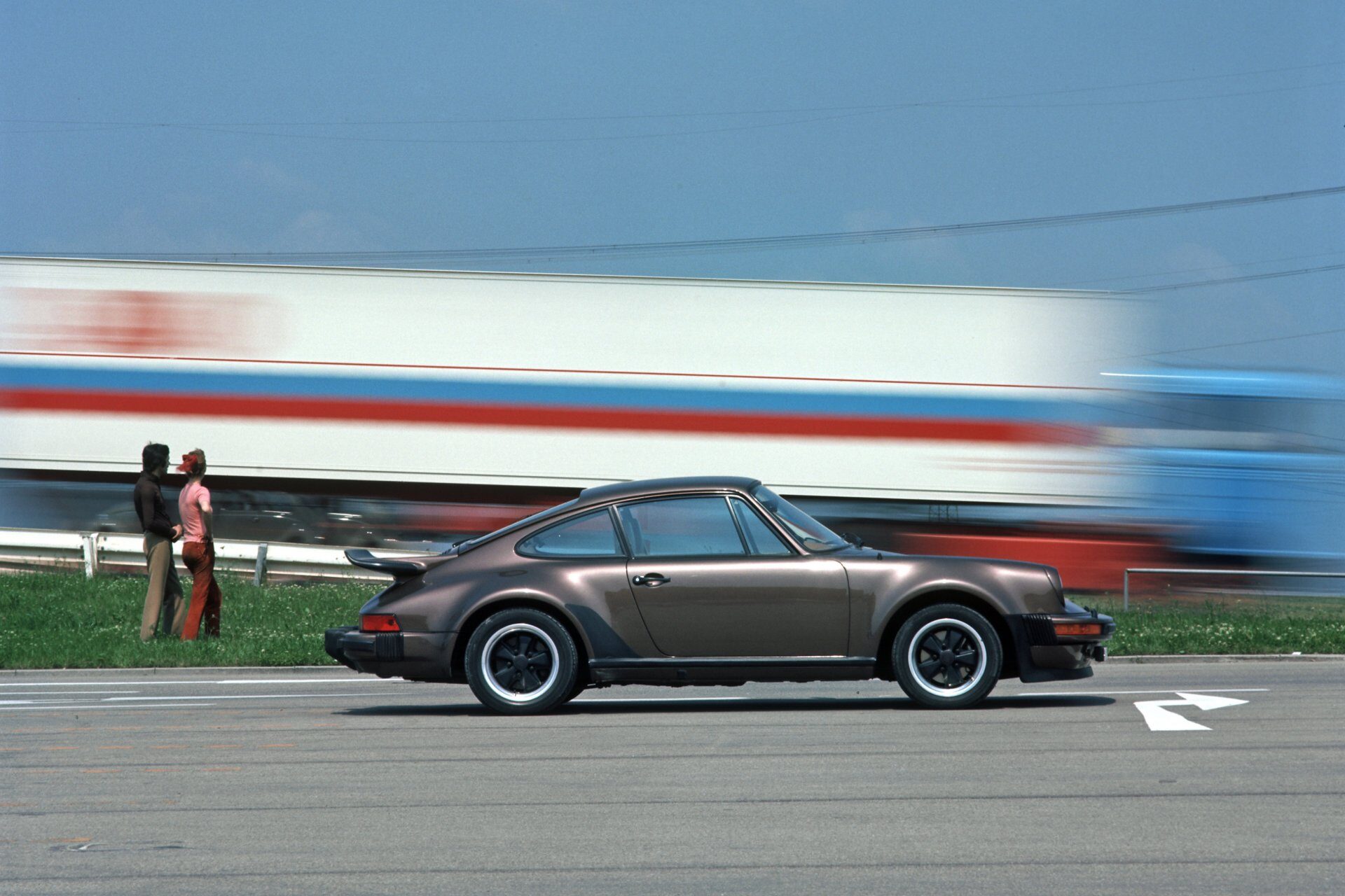 911 Turbo: Fuel consumption* combined (WLTP) 12.3 – 12.0 l/100 km, CO₂ emissions* combined (WLTP) 279 – 271 g/km, CO₂ class G , CO₂ class weighted combined G
