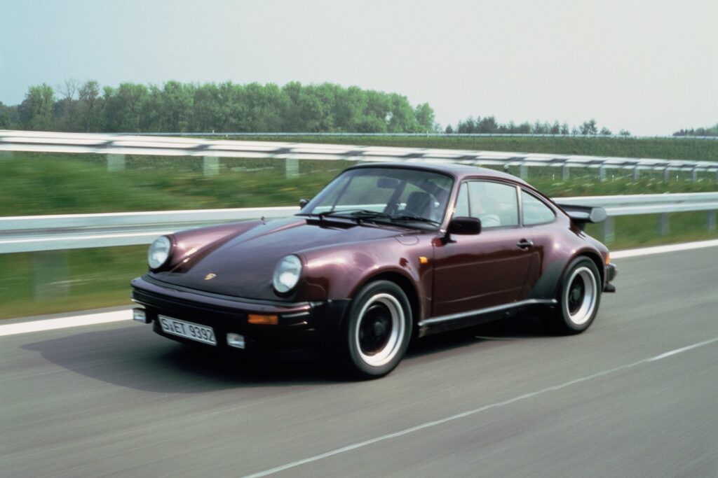 911 Turbo: Fuel consumption* combined (WLTP) 12.3 – 12.0 l/100 km, CO₂ emissions* combined (WLTP) 279 – 271 g/km, CO₂ class G , CO₂ class weighted combined G