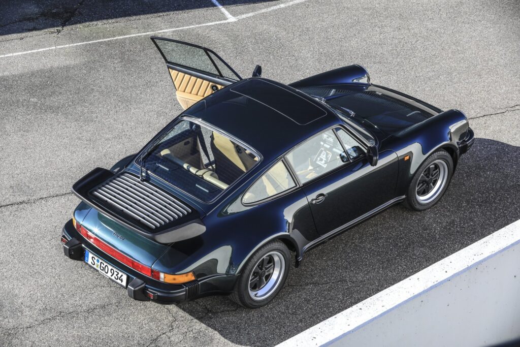 911 Turbo: Fuel consumption* combined (WLTP) 12.3 – 12.0 l/100 km, CO₂ emissions* combined (WLTP) 279 – 271 g/km, CO₂ class G , CO₂ class weighted combined G