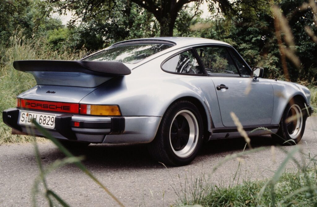 911 Turbo: Fuel consumption* combined (WLTP) 12.3 – 12.0 l/100 km, CO₂ emissions* combined (WLTP) 279 – 271 g/km, CO₂ class G , CO₂ class weighted combined G