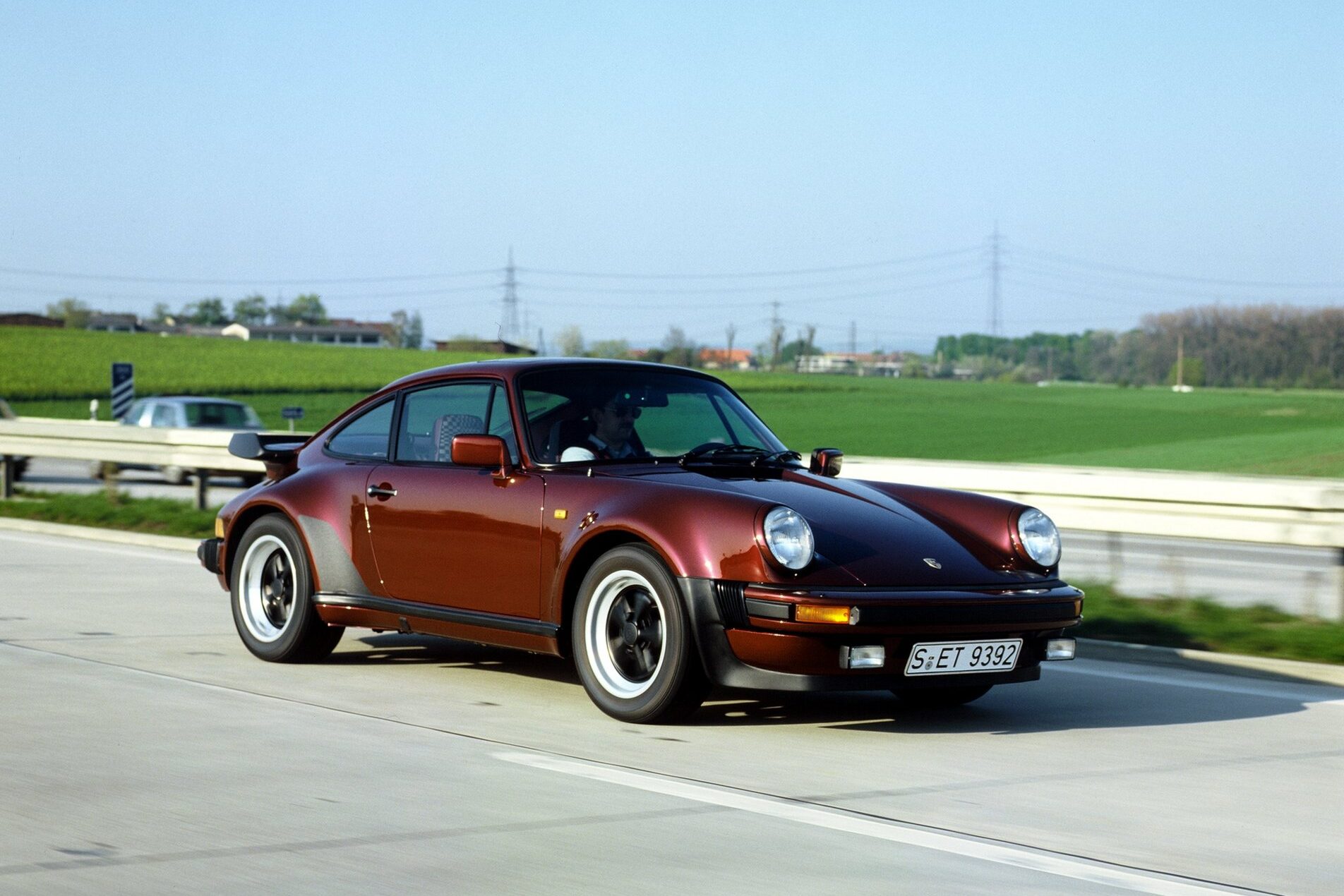 911 Turbo: Fuel consumption* combined (WLTP) 12.3 – 12.0 l/100 km, CO₂ emissions* combined (WLTP) 279 – 271 g/km, CO₂ class G , CO₂ class weighted combined G