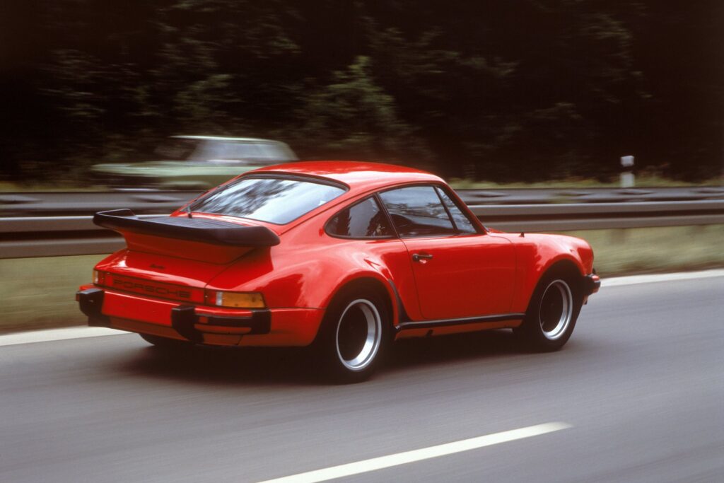 911 Turbo: Fuel consumption* combined (WLTP) 12.3 – 12.0 l/100 km, CO₂ emissions* combined (WLTP) 279 – 271 g/km, CO₂ class G , CO₂ class weighted combined G