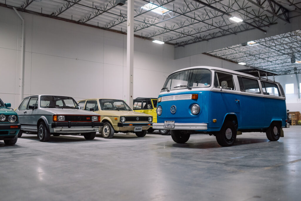 1977 Volkswagen T2 Bus Azul