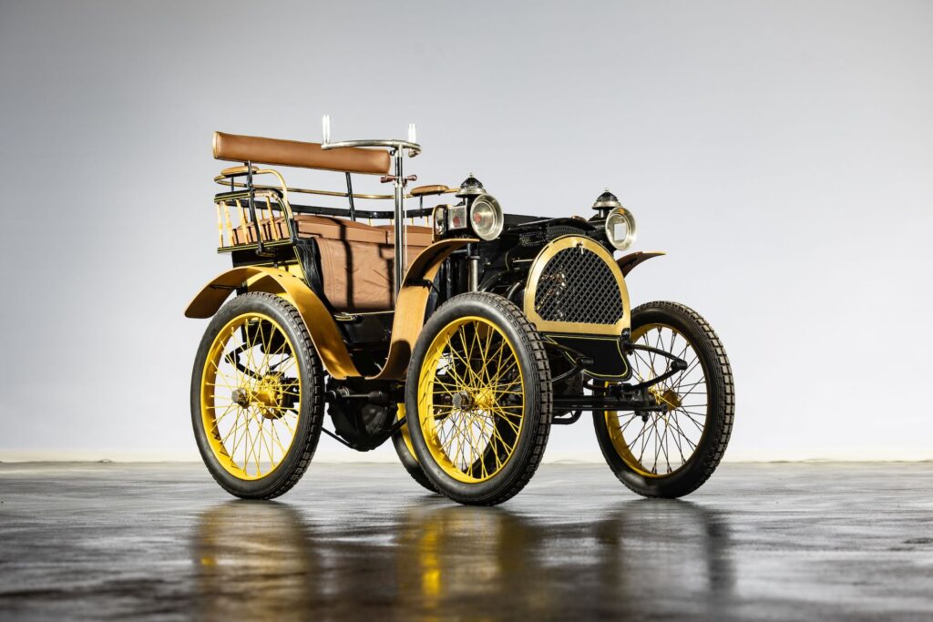 Renault & Artcurial Motorcars announce the exceptional sale of 100 historic vehicles from the Renault collection