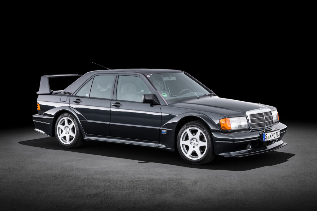Mercedes-Benz 190 E 2.5-16 Evolution II (W 201, 1990). Studioaufnahme von rechts vorn. Mercedes-Benz 190 E 2.5-16 Evolution II (W 201, 1990). Studio shot from the front right.