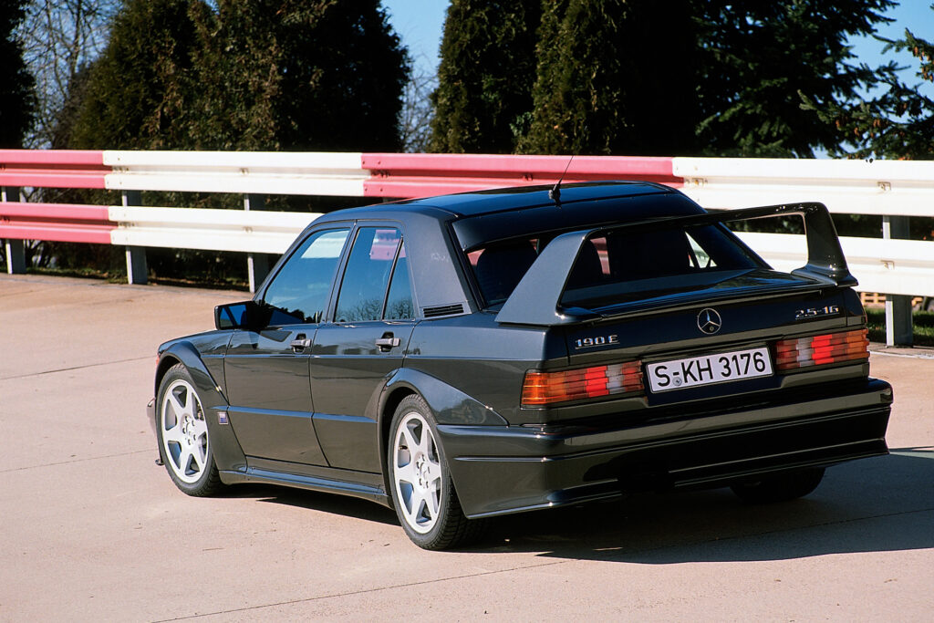 Mercedes-Benz 190 E 2.5-16 Evolution II, Exterieur. Foto aus dem Jahr 1990. Mercedes-Benz 190 E 2.5-16 Evolution II, exterior. Photo from 1990.