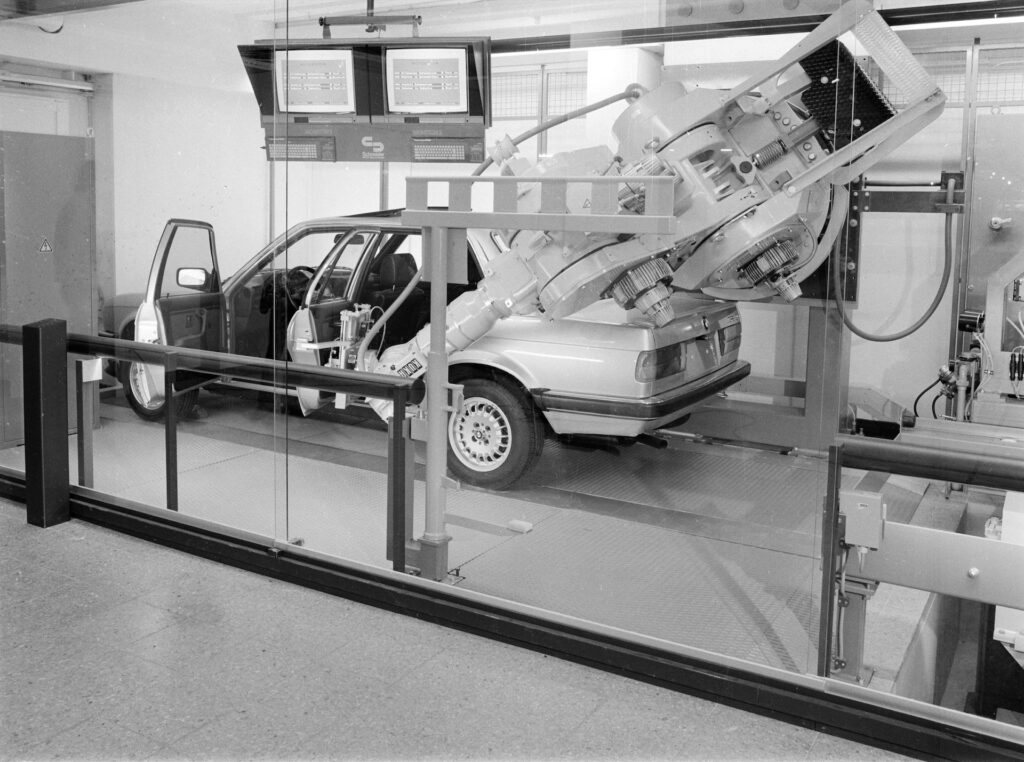Automatic door installation on a BMW 3 Series at BMW Group plant Munich (1982)