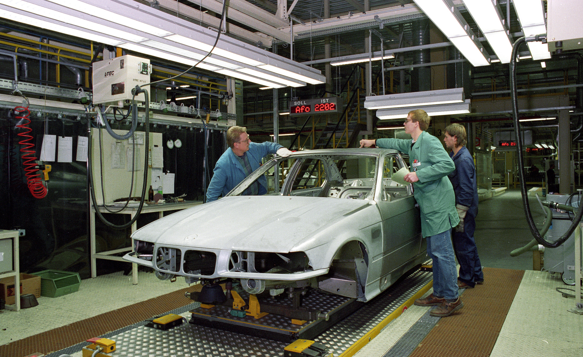 Bodyshop of a third-generation BMW 3 Series (E36) at the BMW Group plant Regensburg (1990)