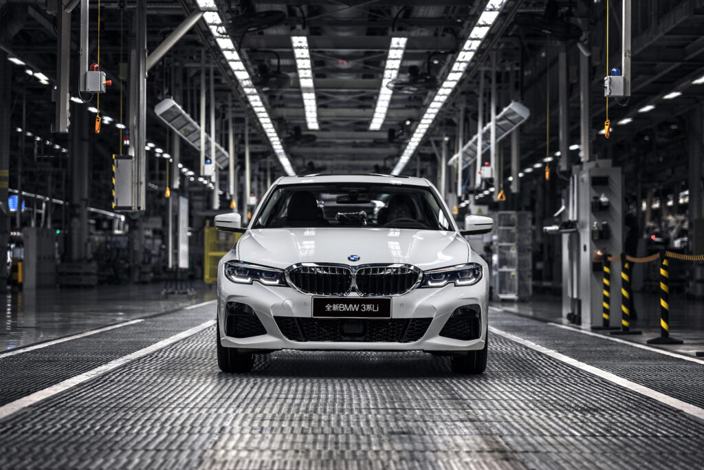 Finish of a seventh-generation BMW 3 Series (G28) at BBA plant Tiexi, China (2019)