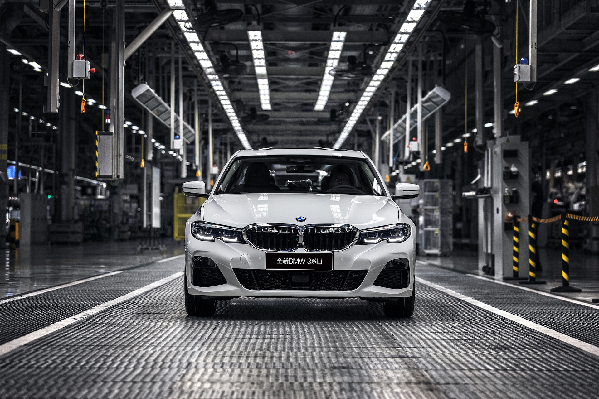 Finish of a seventh-generation BMW 3 Series (G28) at BBA plant Tiexi, China (2019)