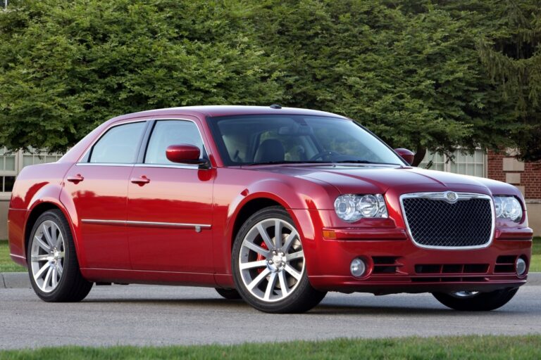 2004 Chrysler 300C SRT8 Sedan Front