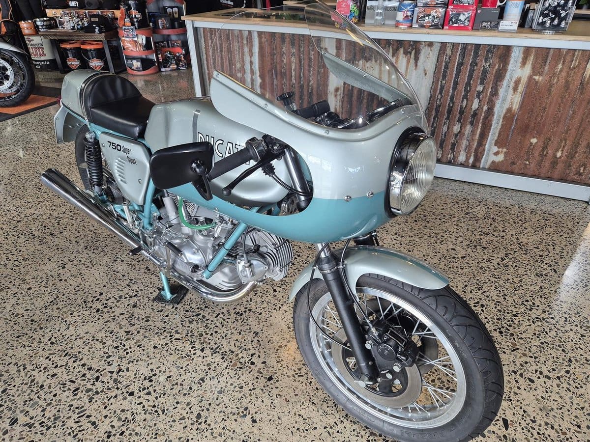 1974 Ducati 750SS Green Frame Replica