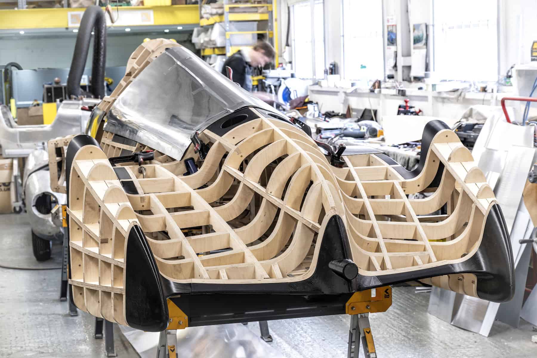 Audi had the Auto Union Lucca recreated by Crosthwaite & Gardiner based on historical photos and various other documents from the archives. After spending just over three years on its construction, the British restoration specialists completed the project in early 2026.
