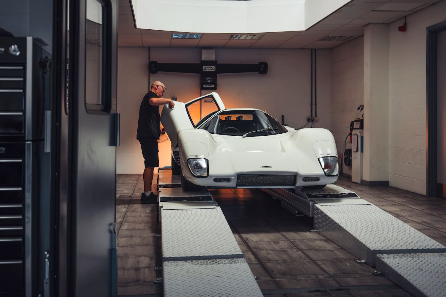 McLaren M6GT