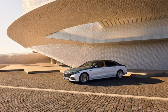 Die neue Mercedes-Maybach S-Klasse, 2026. Exterieur in MANUFAKTUR opalithweiß bright/verdesilber metallic Interieur in Maybach Exklusiv Nappaleder Beech Brown The new Mercedes-Maybach S-Class, 2026. Exterior in MANUFAKTUR opalite white bright/verde silver metallic Interior in Maybach Exclusive Nappa Leather Beech Brown