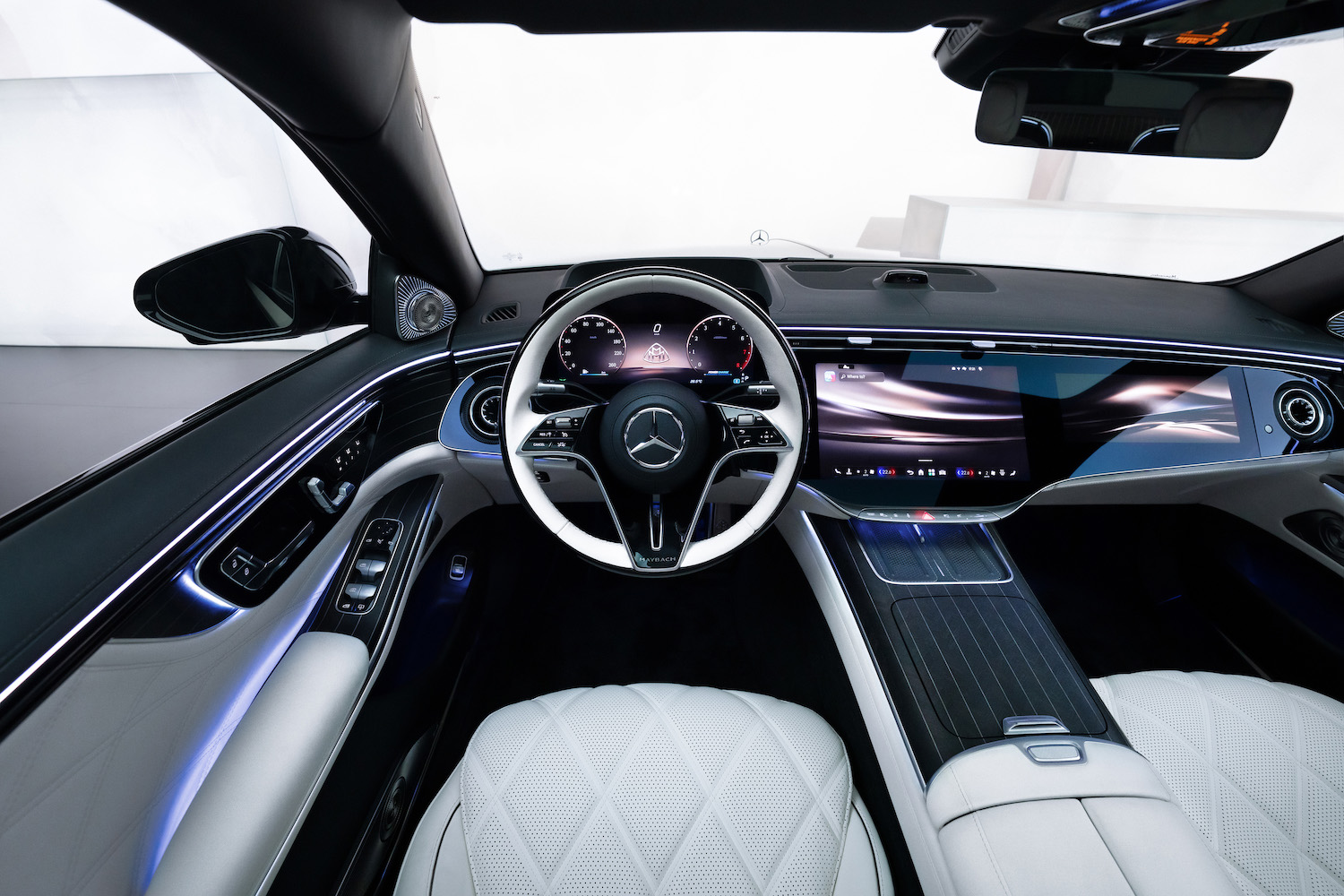 Die neue Mercedes-Maybach S-Klasse, 2026. Mercedes-Maybach S 580 Night Series Exterieur in obsidianschwarz metallic/m ojavesilber metallic Interieur in MANUFAKTUR tiefweiß/schwarz pearl Mercedes‑Maybach S 580 | Energieverbrauch kombiniert: 11,5-10,8 l/100 km | CO₂-Emissionen kombiniert: 263-247 g/km | CO₂-Klasse: G The new Mercedes-Maybach S-Class, 2026. Mercedes-Maybach S 580 Night Series Exterior in obsidian black metallic/mojave silver metallic Interior in MANUFAKTUR deep white/black pearl Mercedes-Maybach S 580 | combined energy consumption: 11.5-10.8 l/100 km | combined CO₂ emissions: 263-247 g/km | CO₂ class: G
