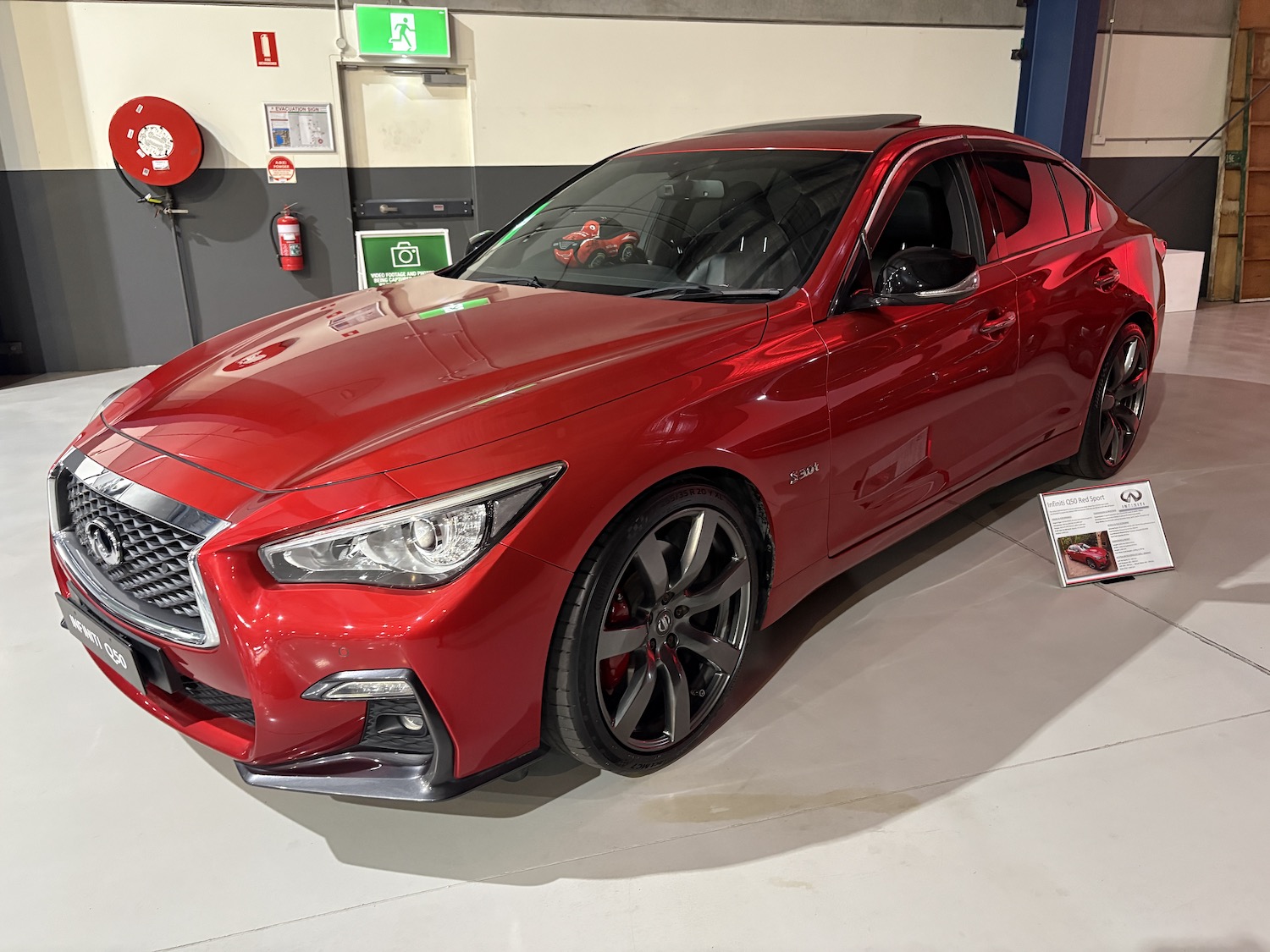 Infiniti V37